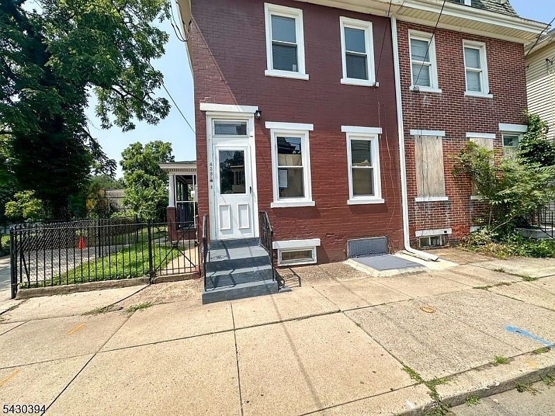 1st image of 438 Lawrence St