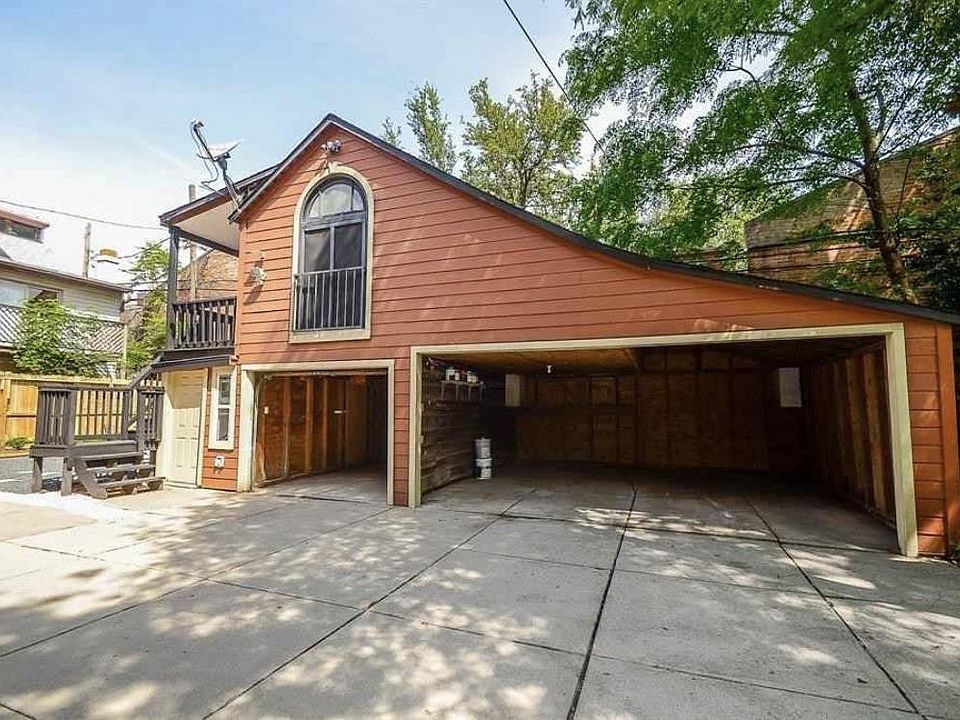 Stand alone private upper unit in back of property
