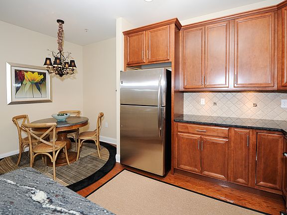 Eat-in Area and Laundry Rm