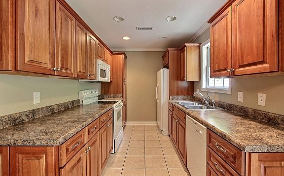 3rd image of 48 Hiddenbrook Ln