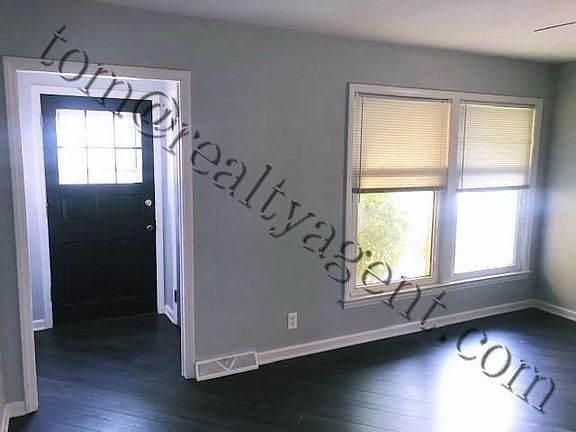 2nd image of 1020 Dartmoor Ave