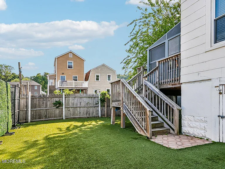 179 Bay Ave — Photo 28