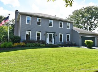 717 Manley Rd, Saint Charles, IL 60174