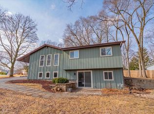 2299 White Oak Trl, Oregon, WI 53575