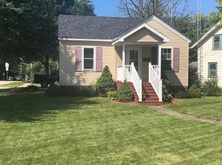 907 Dekalb Ave, Sycamore, IL 60178