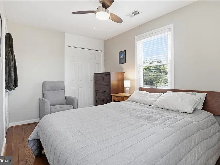2147 S Oakland St — Photo 12