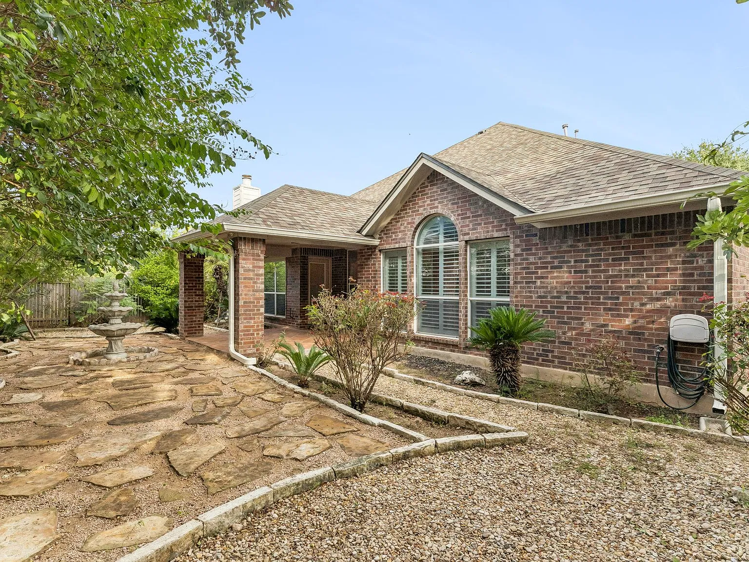3 bed, 2.5 bath, 2532 sqft, $2,700 — Photo 3