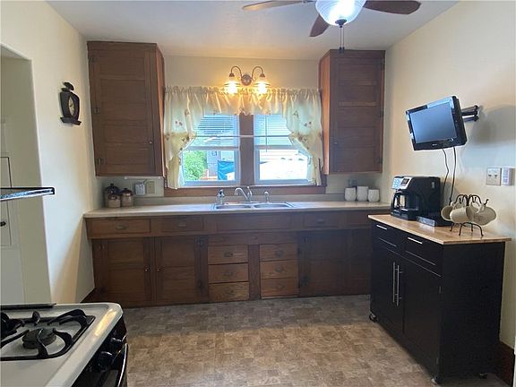 3rd image of 75 Waterford St