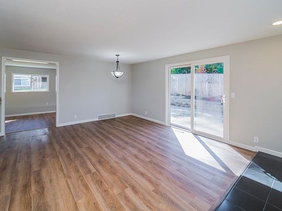 5th image of 16021 84th Ave NE