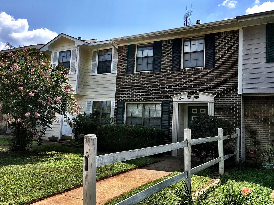 Front view brick town home