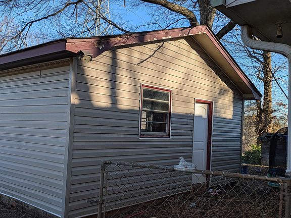 4th image of 2042 Evergreen Dr
