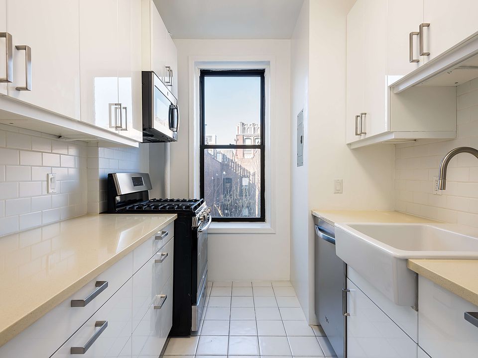 2nd image of 705 Carroll St APT 3L