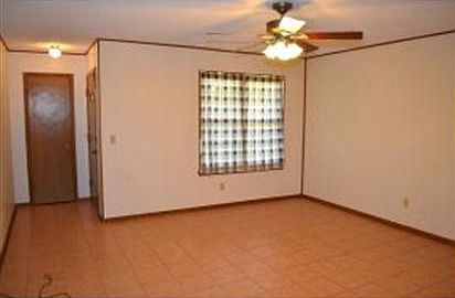 5th image of 2205 Edgewood Dr