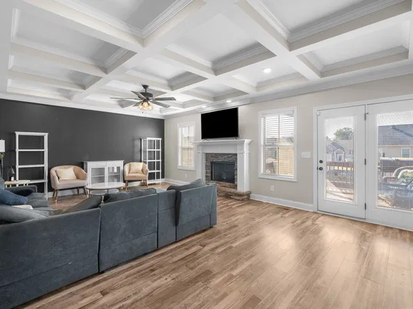 1588 Ellie Piper Cir, Clarksville, TN 37043