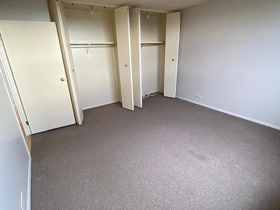 2nd image of 4300 W Ford City Dr APT 1405A