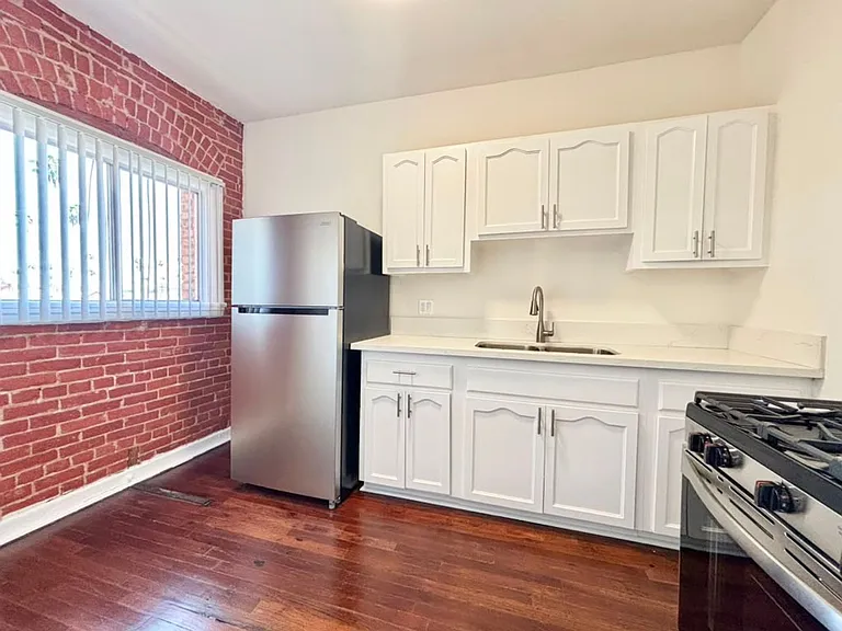 147 S Normandie Ave — Photo 3