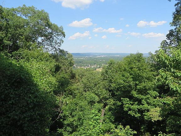 4th image of 825 Skyline Dr