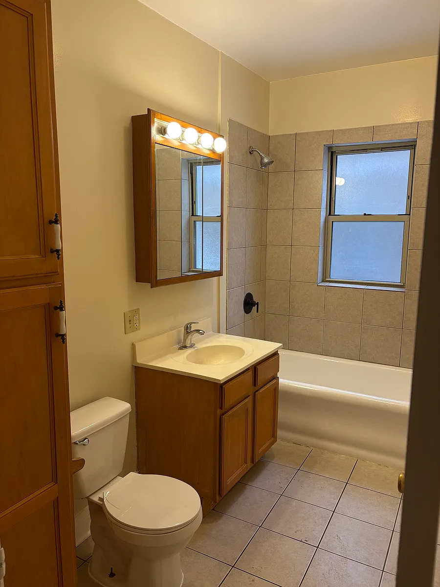 Building Photo - 1710 W 80th St #1