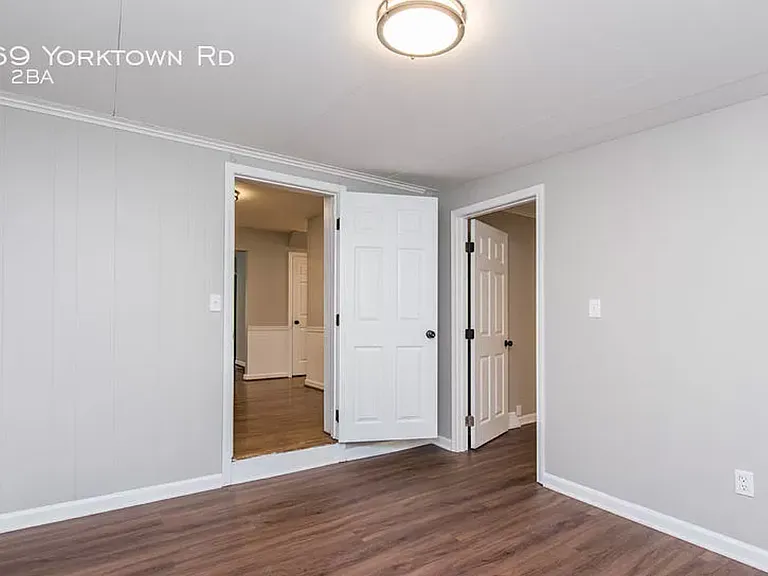1st Floor Guest Bedroom