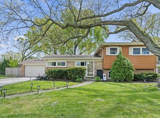 3001 Hartzell St, Wilmette, IL 60091