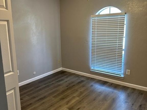 4th image of 5204 Hendrix Dr