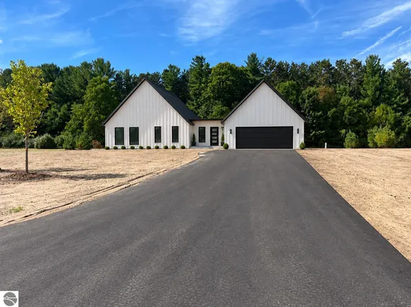 4141 Fireside Trl, Traverse City, MI 49685