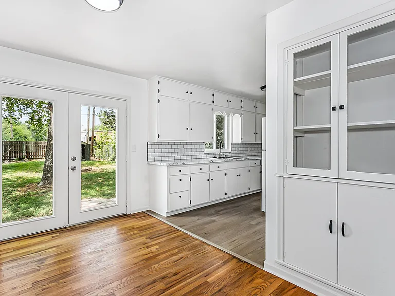 633 N Clayton Ave — Photo 14