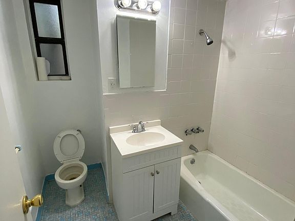 3rd image of 1 Broad Pkwy APT 4S