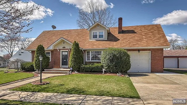 11 Pine Hill Dr photo 1