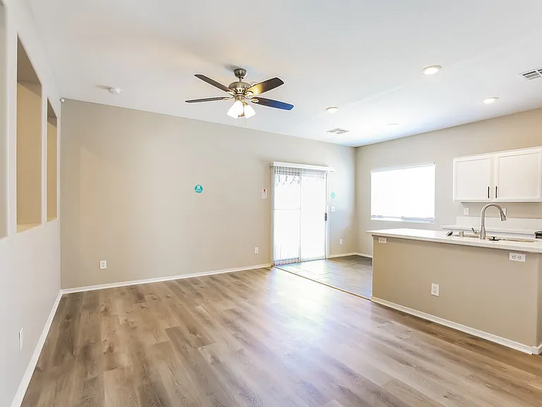 1704 Mizzenmast Ave — Photo 6