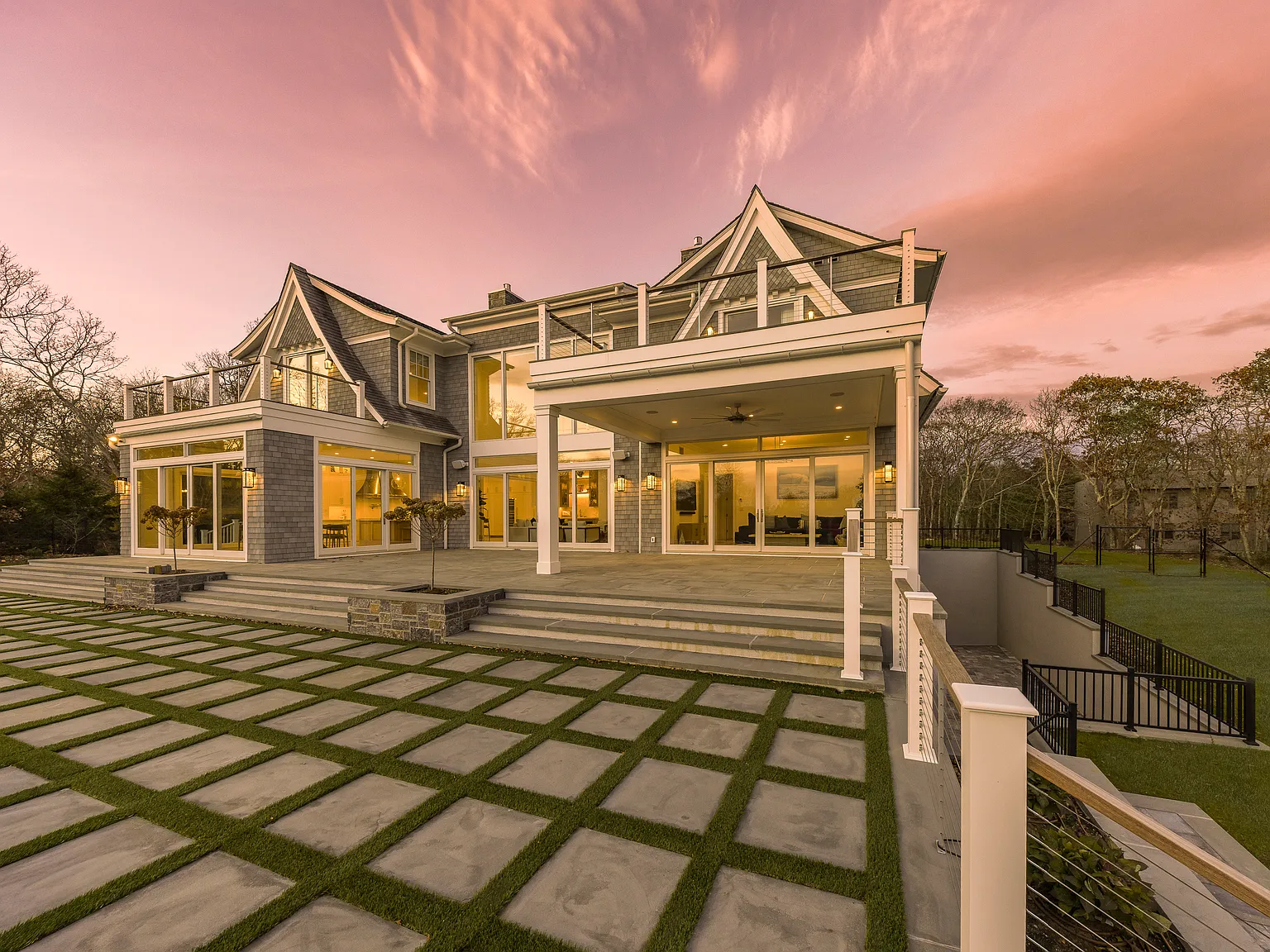 Brand-New 2025 Montauk Estate | Luxury Living with Pool — Photo 2