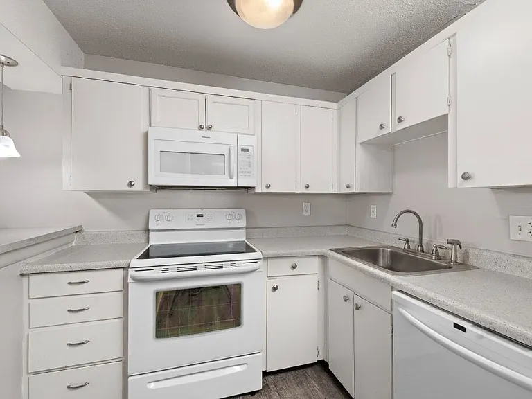 4141 Roanoke Rd — Photo 10