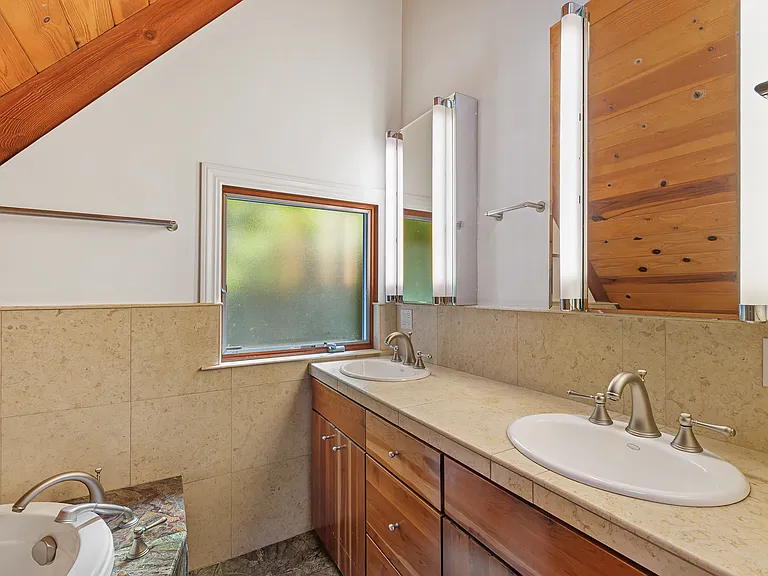 370 Marion Ave — Photo 18
