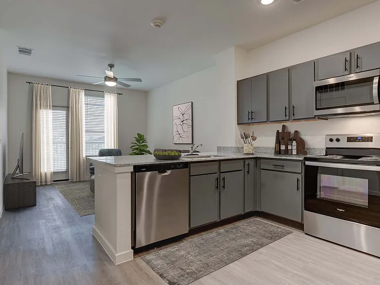 Sunstone Apartments — Photo 10