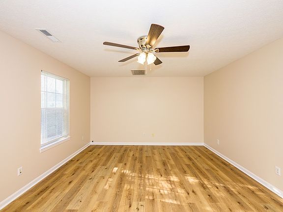 3rd image of 106 Keith Ct