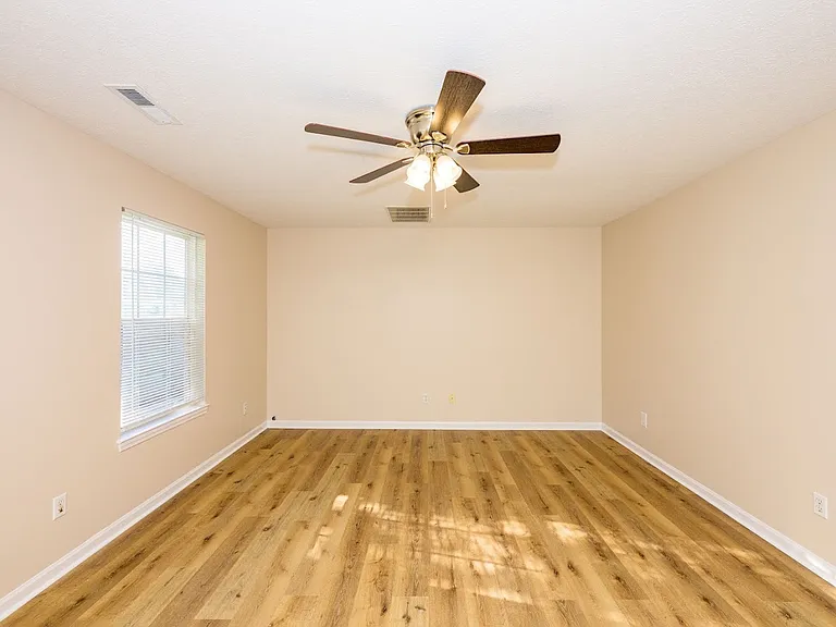 106 Keith Ct — Photo 3
