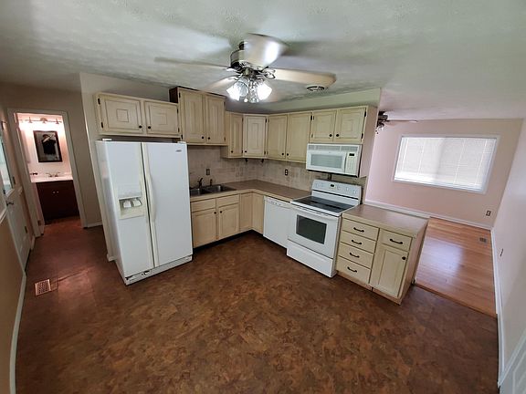 3rd image of 321 Arbor Dr