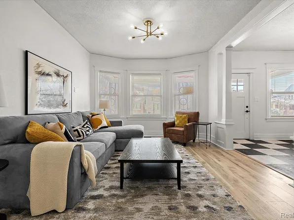 3869 Burns St, Detroit, MI 48214