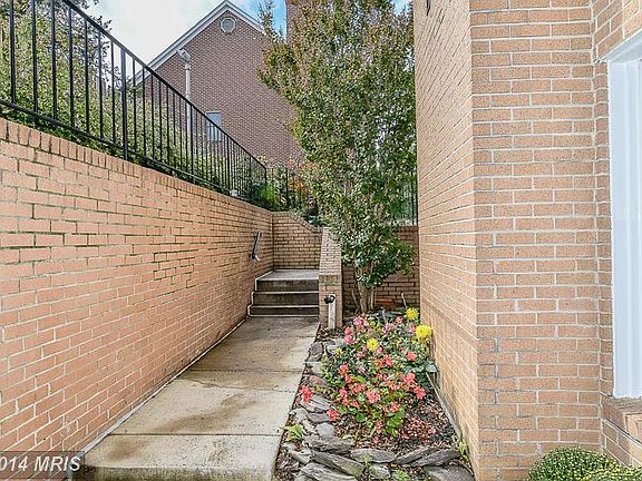 3rd image of 213C Locust St SE