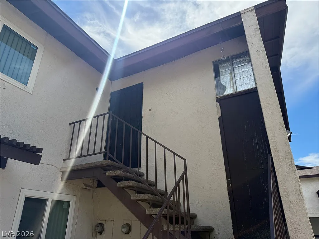 2 bed, 1.0 bath, 920 sqft, $1,400 — Photo 3