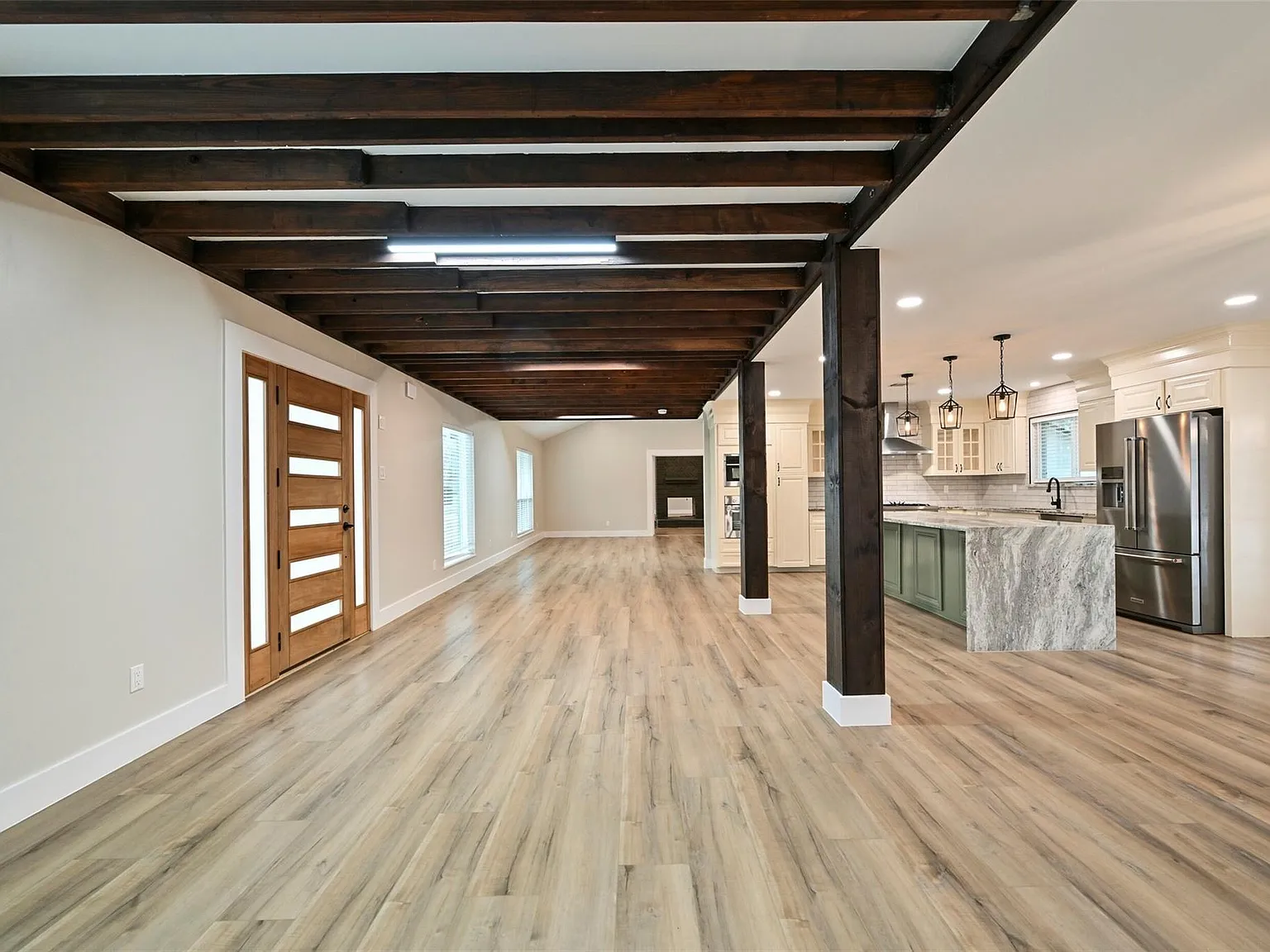 4 bed, 4.0 bath, 4150 sqft, $2,975 — Photo 3