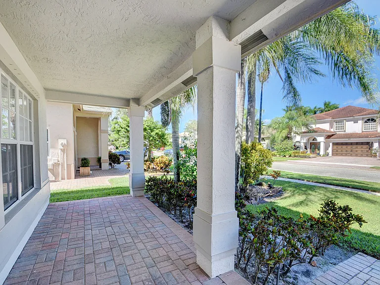 4006 Bahia Isle Cir — Photo 3