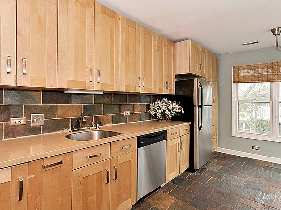 4th image of 1251 Regency Ct #16