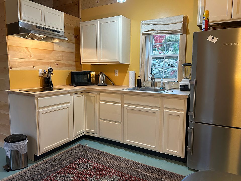 2nd image of 11 Lupine Ln