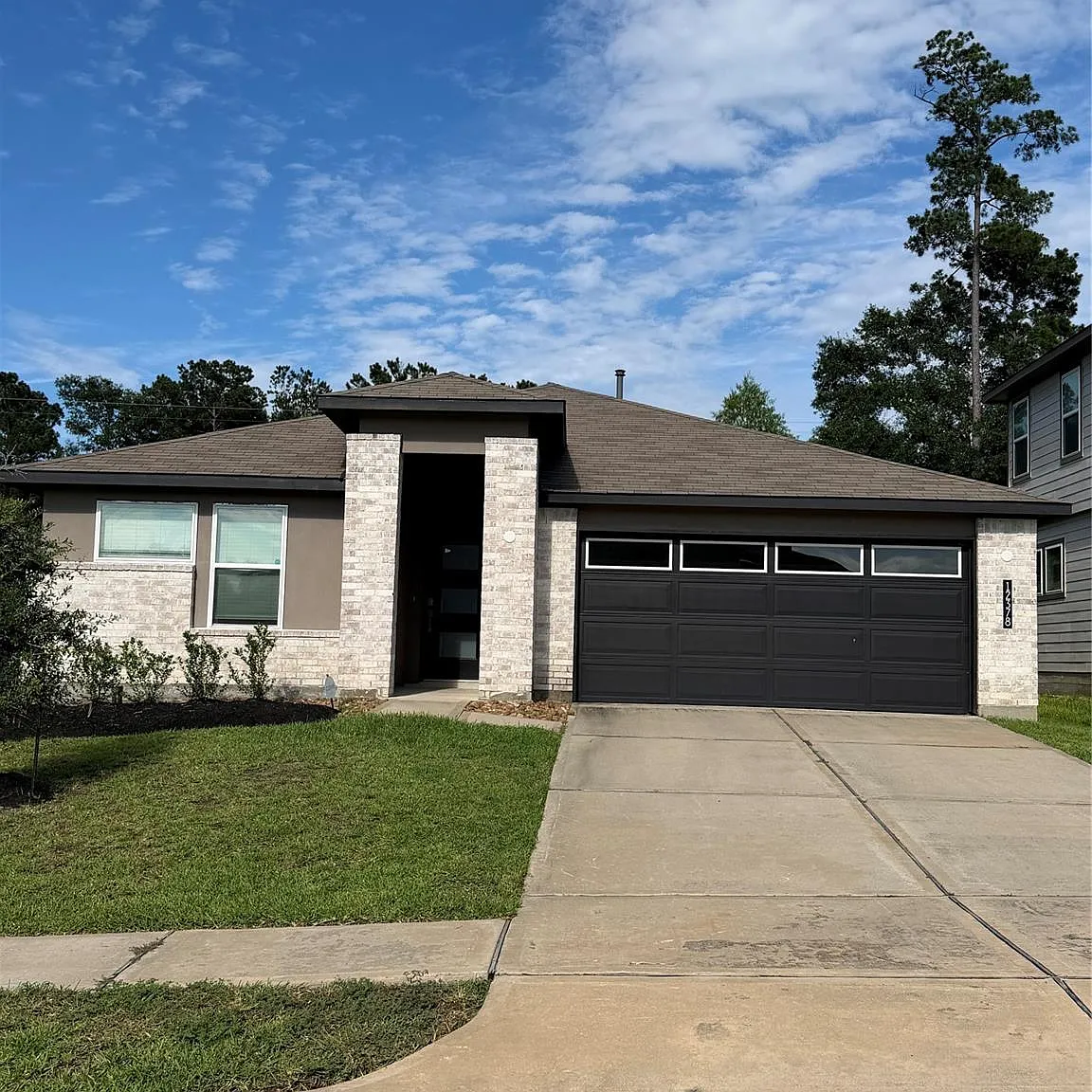 4 bed, 6.0 bath, 2021 sqft, $2,299 — Photo 1