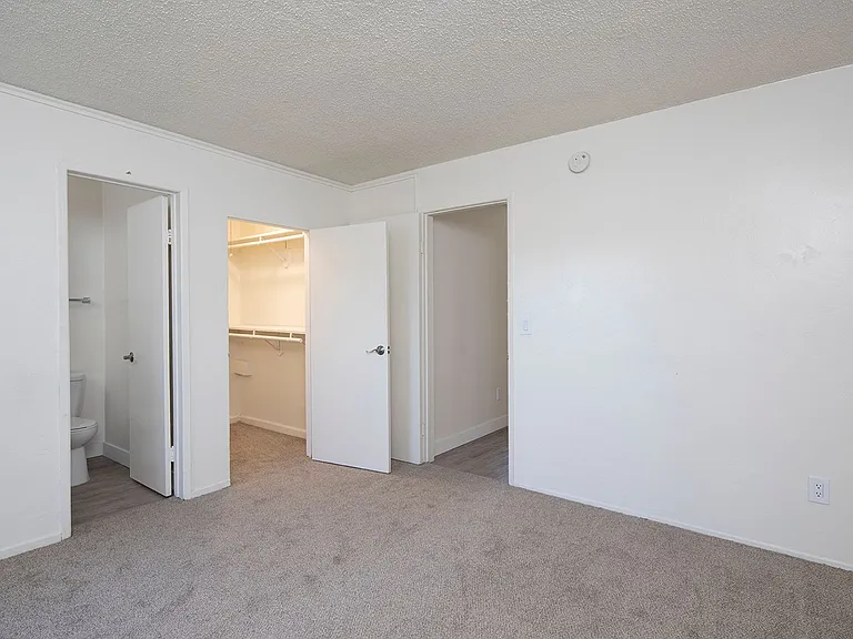 Aztec Pacific Apartments — Photo 22