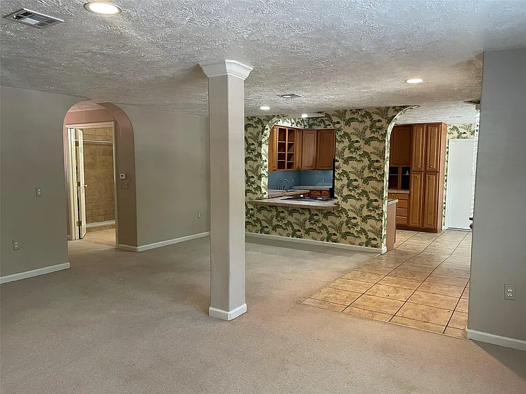 302 Somerset Rd — Photo 4