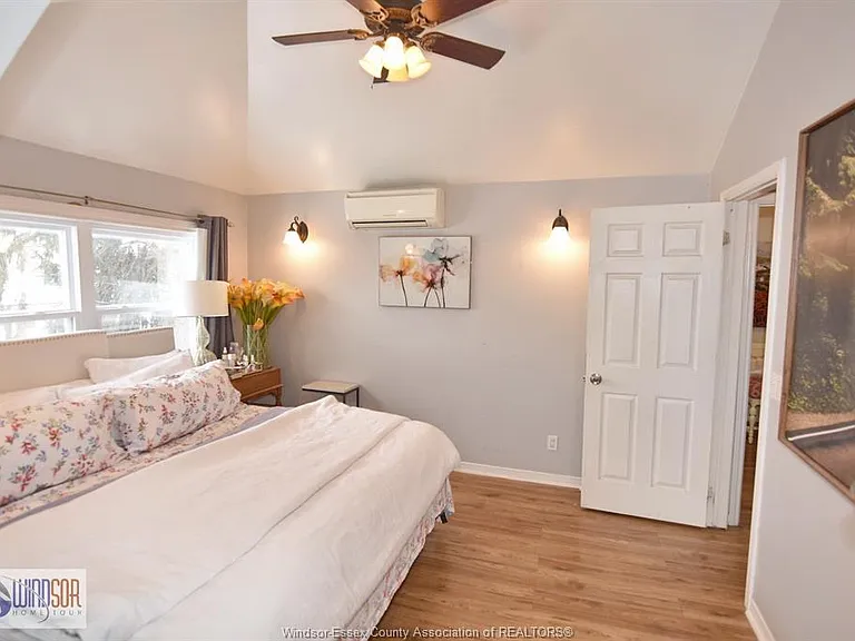 2471 Pillette Rd — Photo 33
