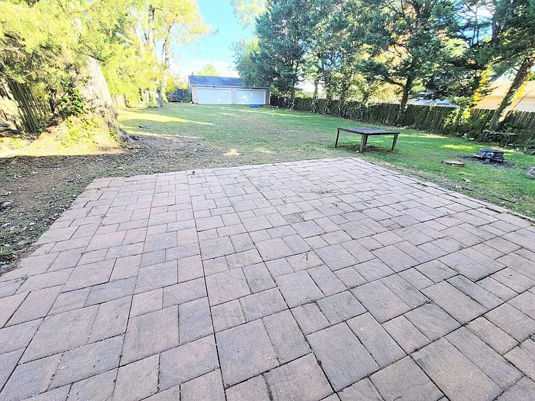 Singleton Dr — Photo 20