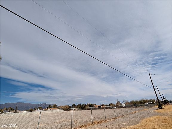 3rd image of 6400 W El Campo Grande Ave